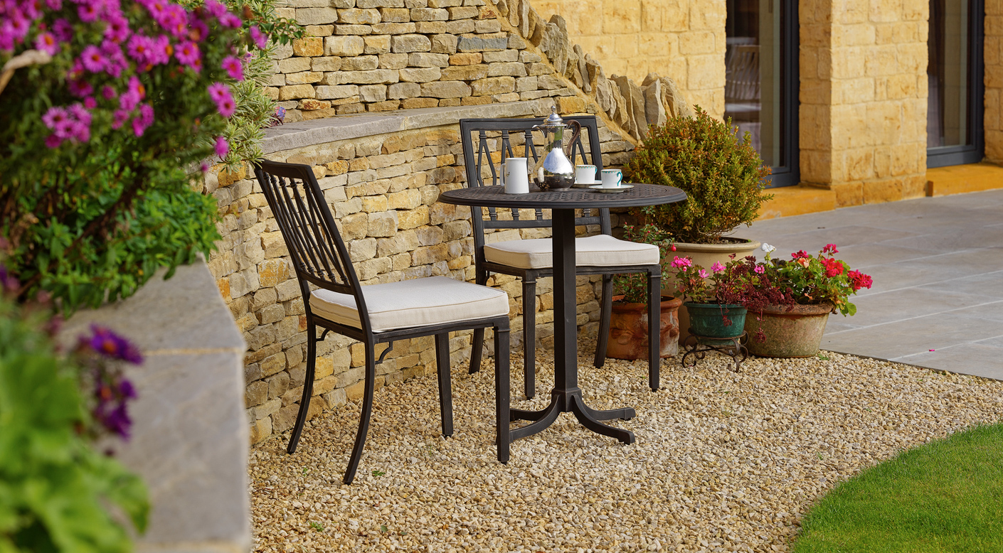 Oxley's Sienna Pedestal Table with Sienna Dining Chairs