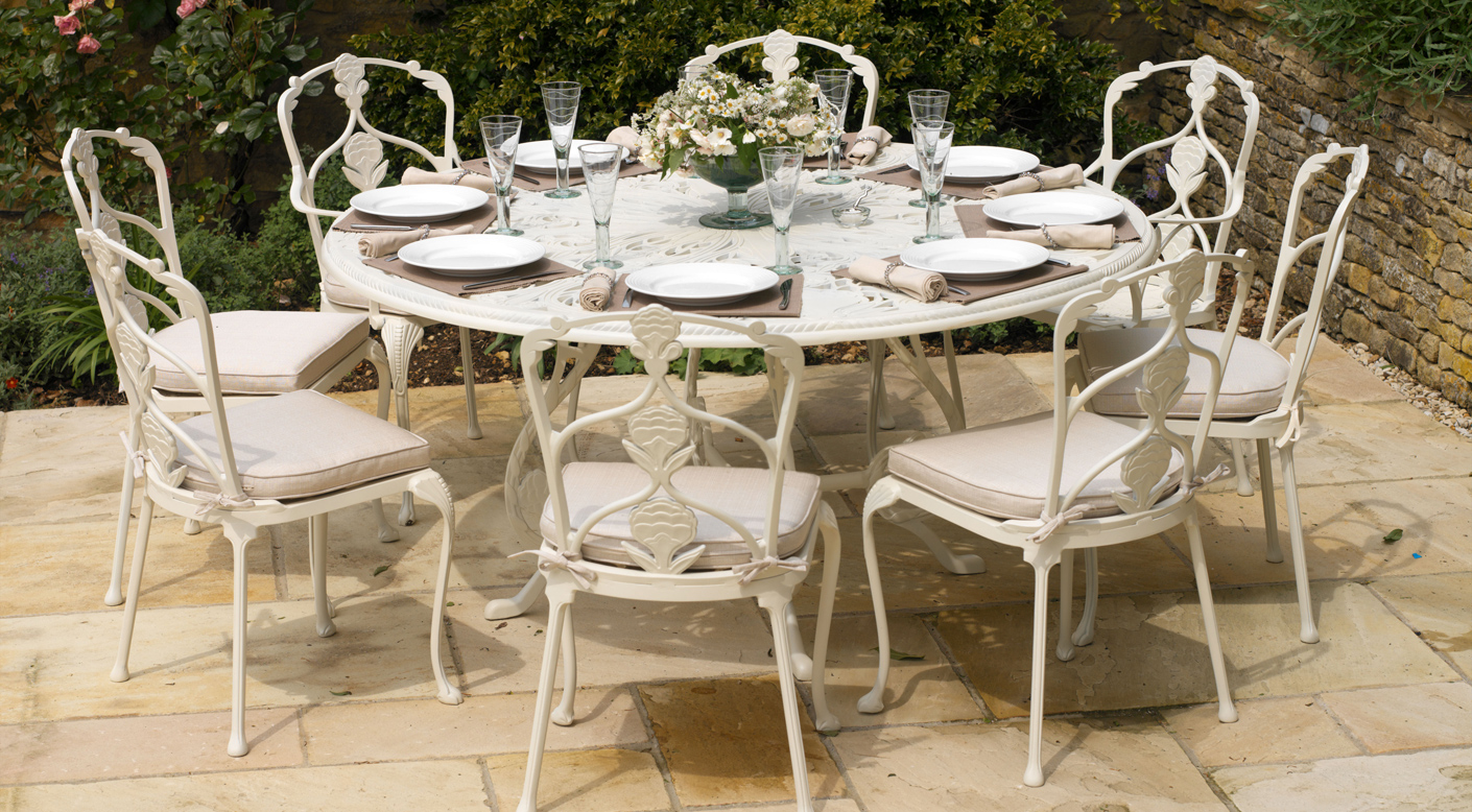 Oxley's Barrington Round Table & Chairs